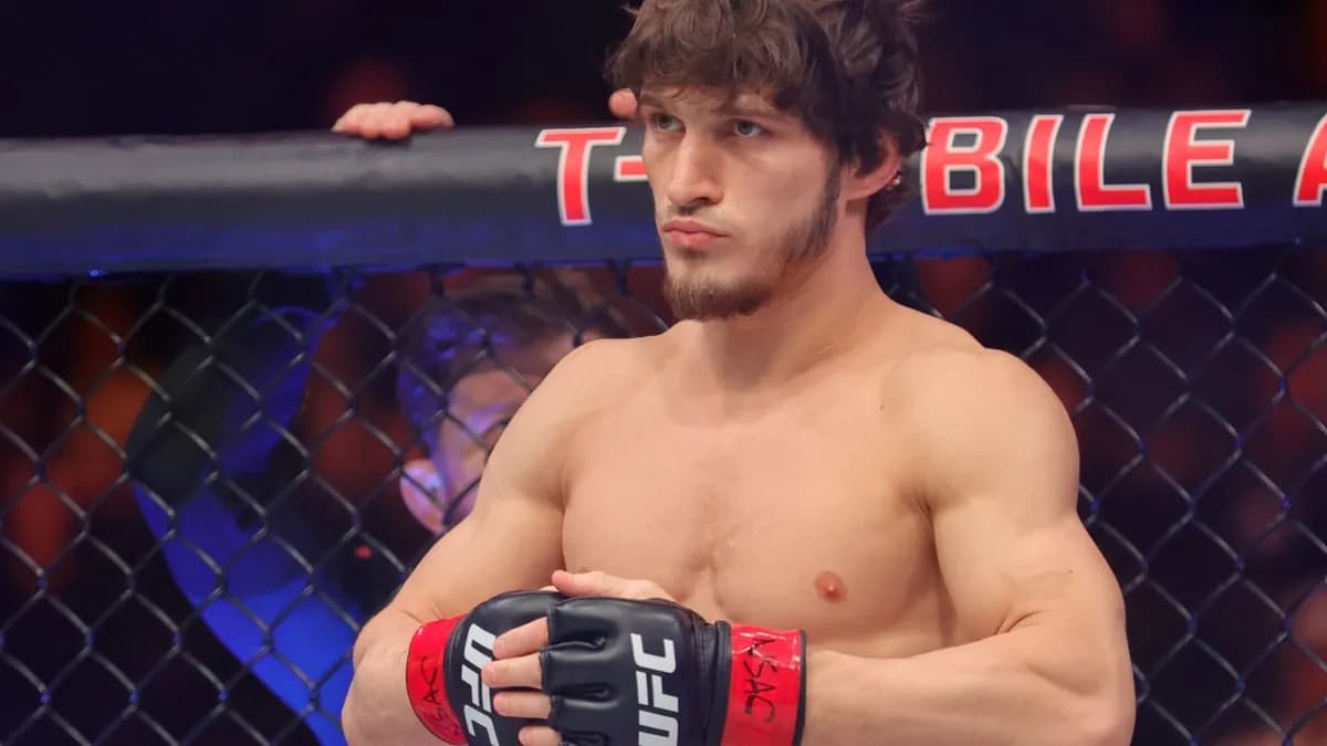 UFC Londres : Movsar Evloev l'emporte face à Lerone Murphy, mais le verdict des juges divise