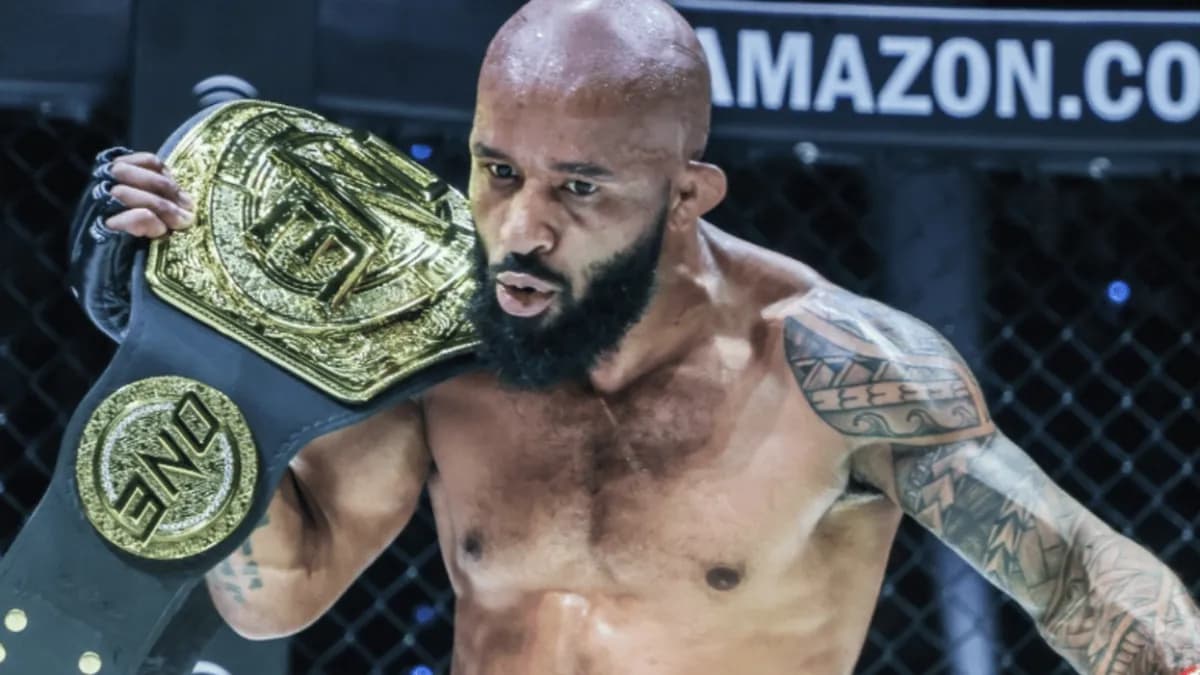 Israel Adesanya face à un tournant : Demetrious Johnson lui conseille de raccrocher les gants
