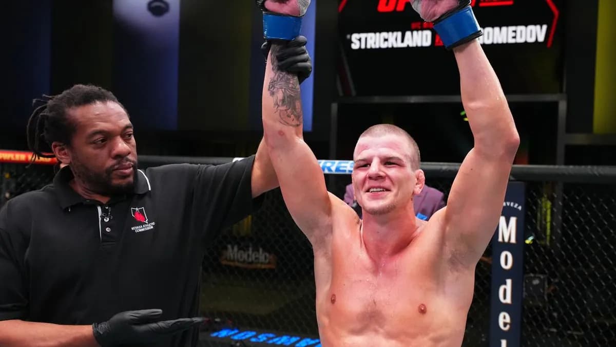 Mateusz Rębecki affronte Grant Dawson à l'UFC 328 : un duel à haut risque pour le Polonais