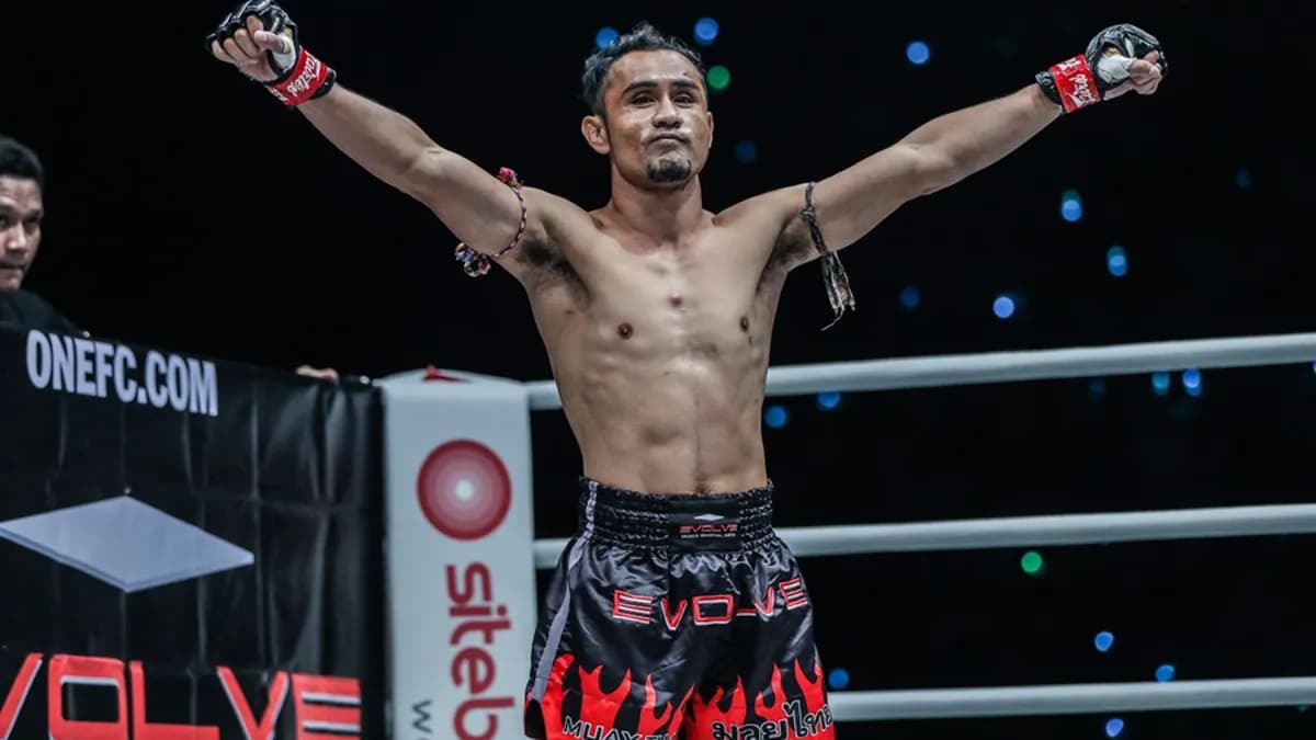 Sam-A Gaiyanghadao : Le Maître Thaïlandais Défie le Temps face à Elmehdi "The Sniper" El Jamari à ONE Fight Night 42