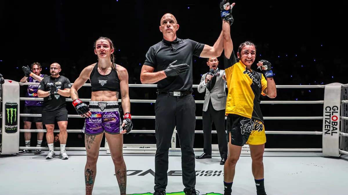 Le mythique Lumpinee Stadium de Bangkok vibre sous les coups de trois légendes en devenir lors du ONE Fight Night 42