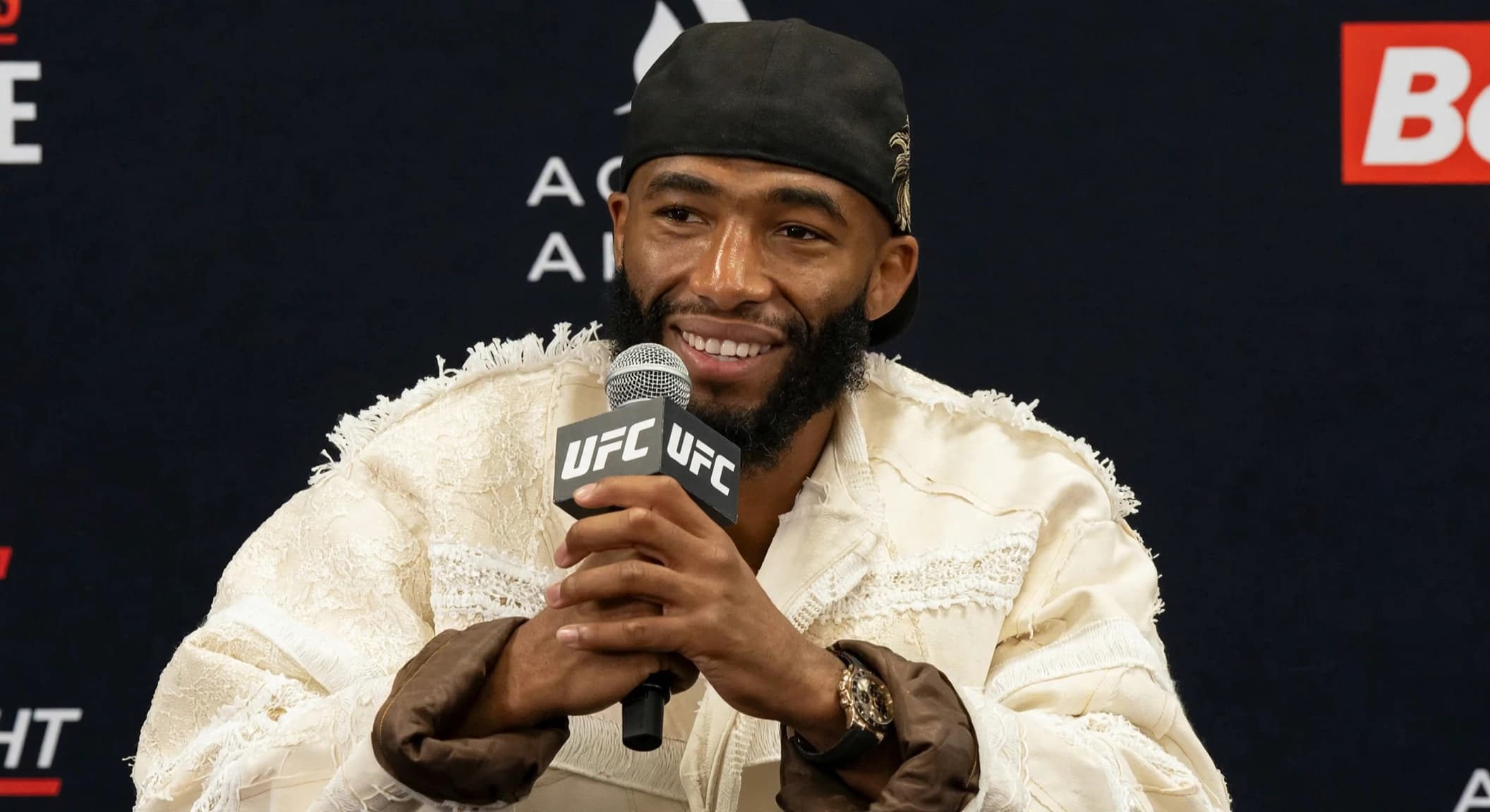 Parnasse domine dès son UFC Paris : 5e victoire en 1 round, rêve d'affronter Holloway Parnasse domine dès son UFC Paris : 5e victoire en 1 round, rêve d'affronter Holloway