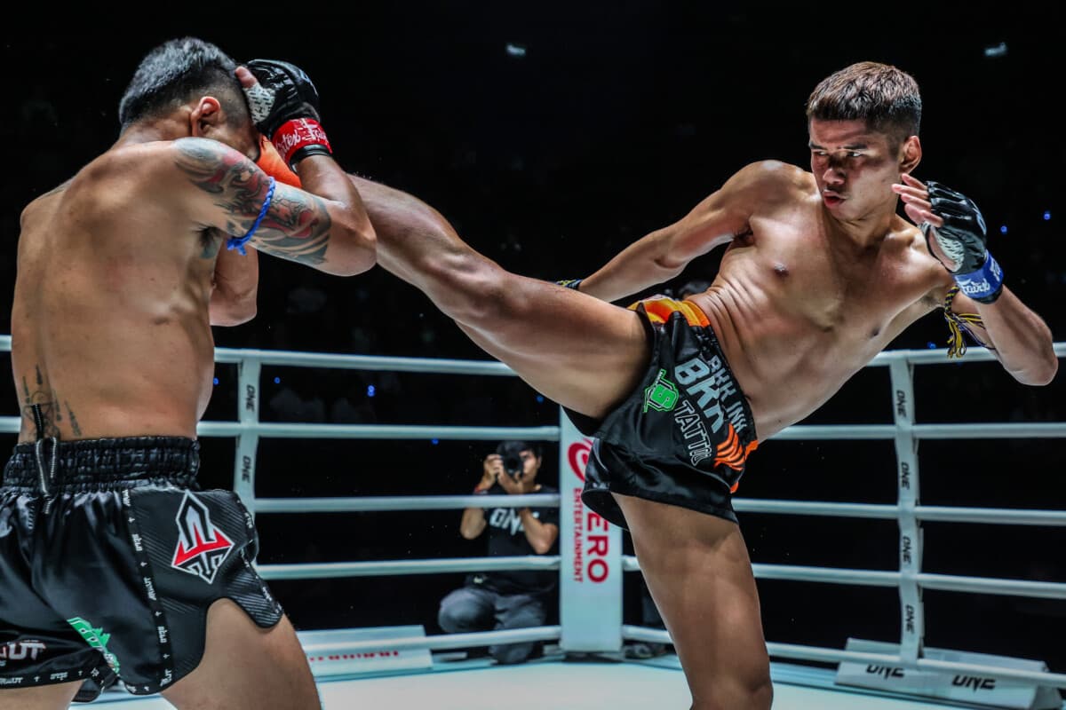 Légende du Muay Thaï : Brazil vs Petphupa, une bataille épique en ONE Friday Fights Légende du Muay Thaï : Brazil vs Petphupa, une bataille épique en ONE Friday Fights