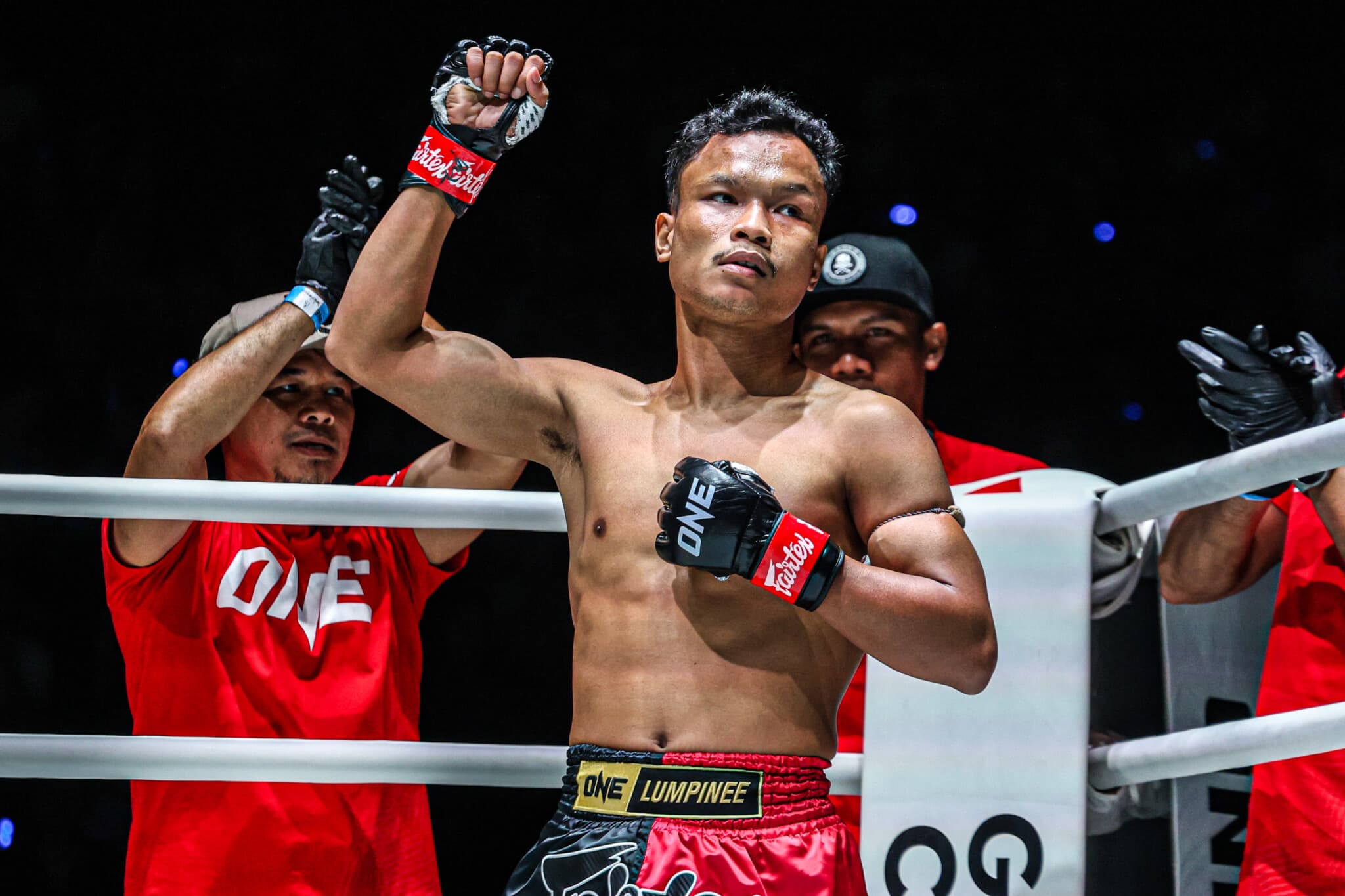 Denkriangkrai écrase Abdessamie Rhenimi au Lumpinee : 100 000 $ en jeu pour ONE Championship Denkriangkrai écrase Abdessamie Rhenimi au Lumpinee : 100 000 $ en jeu pour ONE Championship