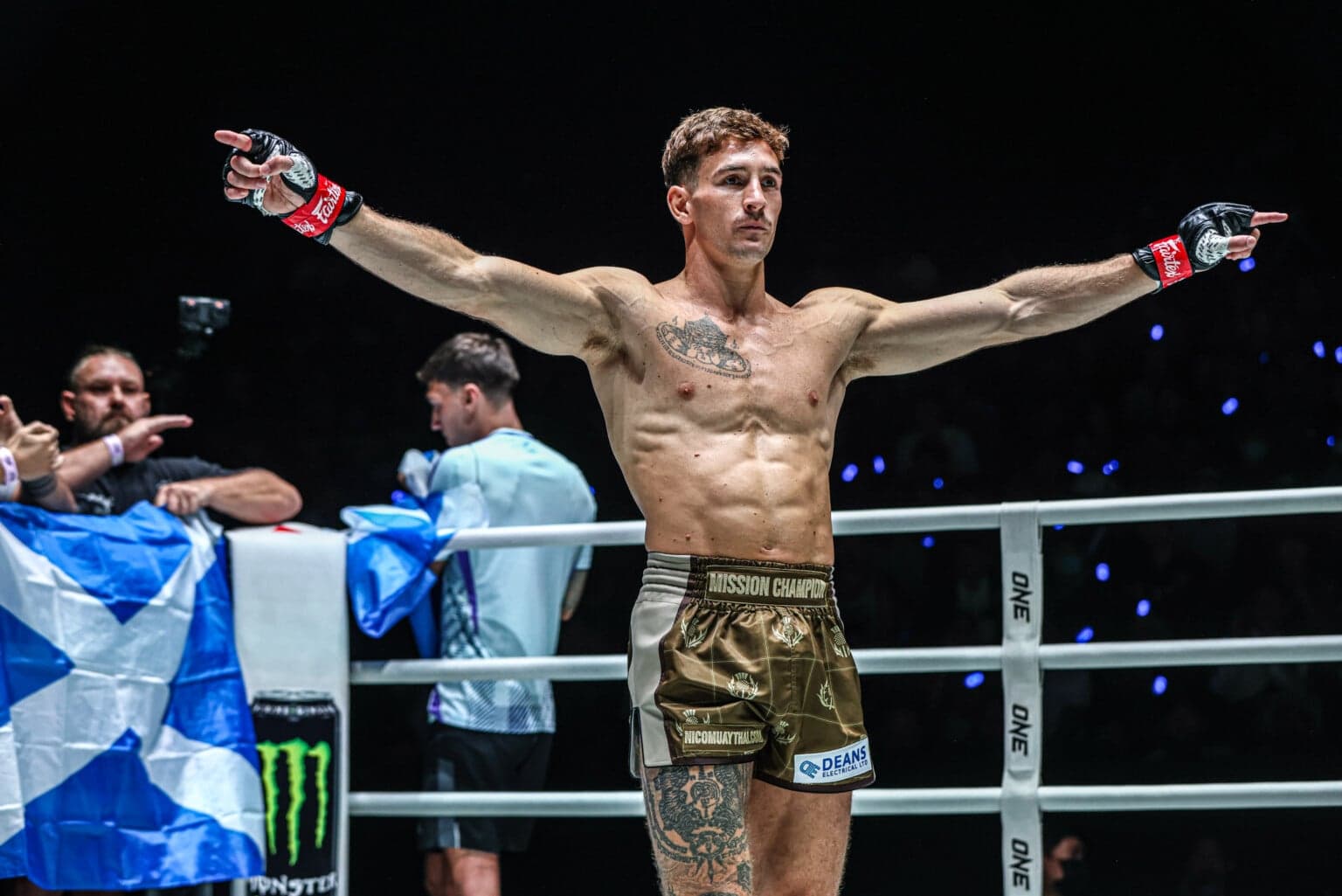 Nico Carrillo vs Zhou Jiaqiang : KO au 2e round en ONE Kickboxing Nico Carrillo vs Zhou Jiaqiang : KO au 2e round en ONE Kickboxing