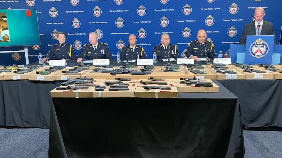Aslambek S. condamné à 42 ans de prison pour trafic d'armes à Varsovie : l'opération policière qui a démantelé un réseau criminel tchétchène Aslambek S. condamné à 42 ans de prison pour trafic d'armes à Varsovie : l'opération policière qui a démantelé un réseau criminel tchétchène