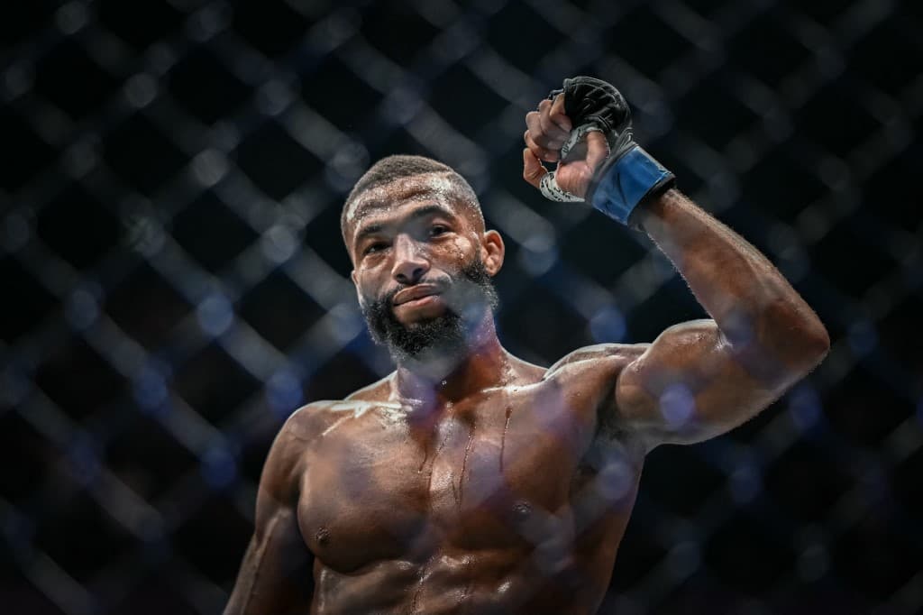 Salahdine Parnasse : Le Français qui s'impose déjà comme une star à Paris en UFC Salahdine Parnasse : Le Français qui s'impose déjà comme une star à Paris en UFC