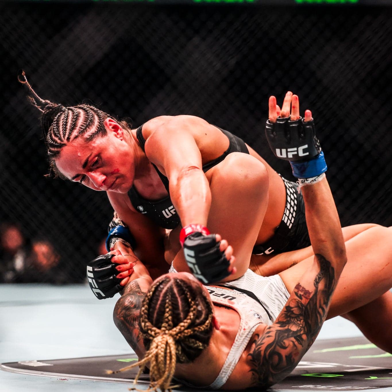 Delphine Benouaich prouve que le respect bat la rivalité à l'UFC Paris Delphine Benouaich prouve que le respect bat la rivalité à l'UFC Paris