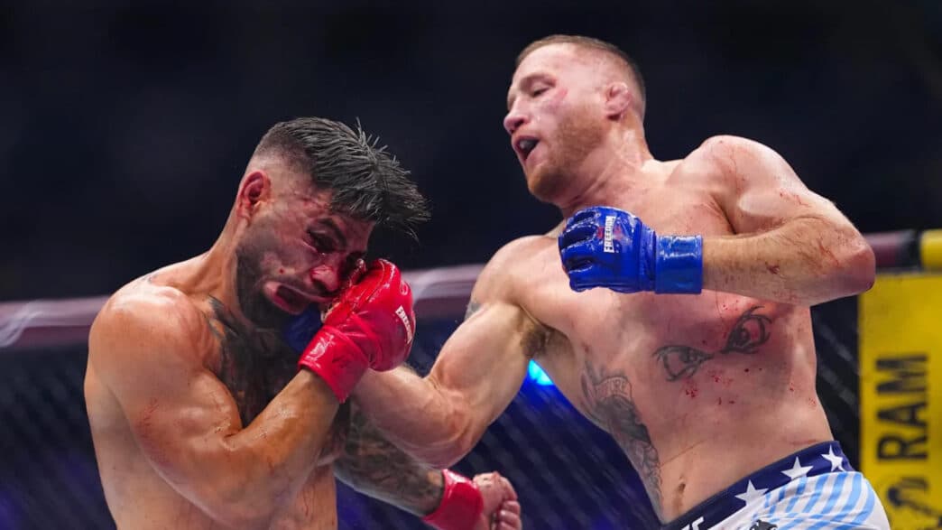 Gaethje : 37 ans, mains brisées après son KO légendaire face à Topuria Gaethje : 37 ans, mains brisées après son KO légendaire face à Topuria