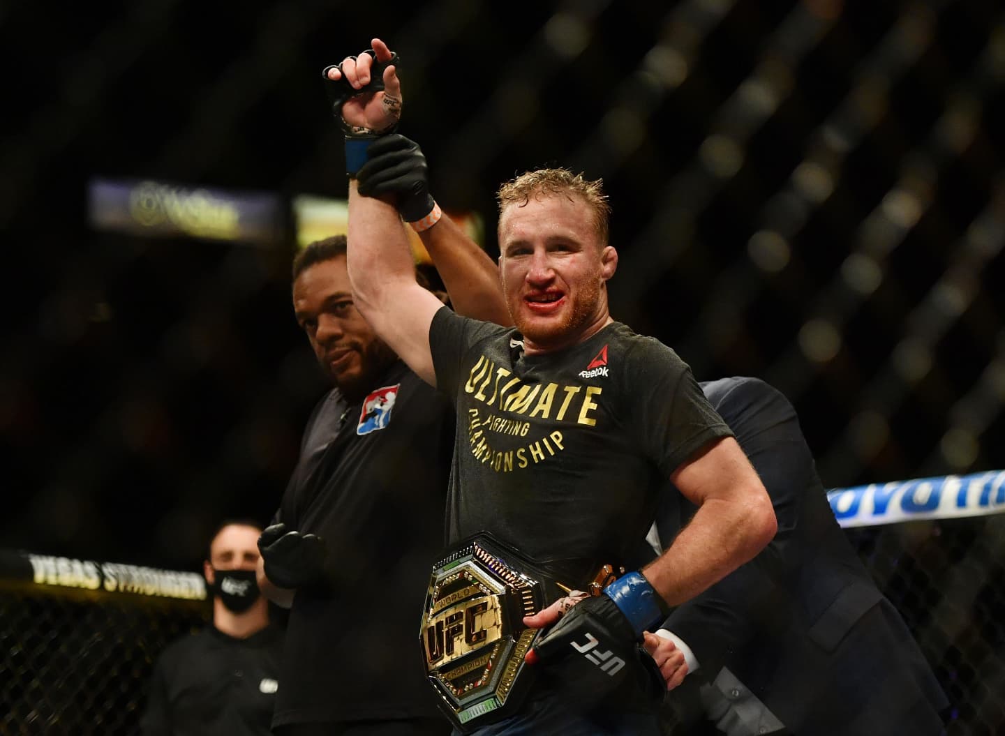 Oliveira défie Gaethje : BMF et ceintures des légers en jeu pour un duel explosif Oliveira défie Gaethje : BMF et ceintures des légers en jeu pour un duel explosif