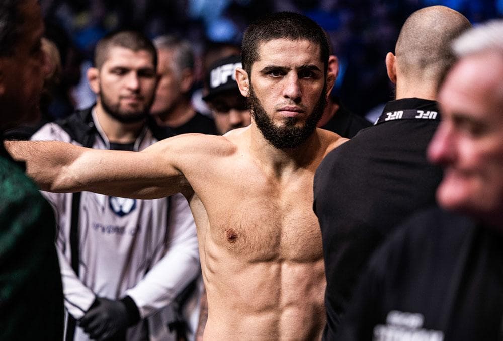 Islam Makhachev vise les mi-moyens : Le prochain grand défi de l'UFC légers Islam Makhachev vise les mi-moyens : Le prochain grand défi de l'UFC légers