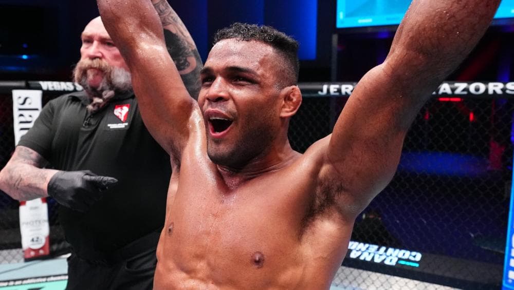 Manumito Sousa : De l’épluchage de noix de coco à l’UFC Vegas, son exploit qui marque l’histoire Manumito Sousa : De l’épluchage de noix de coco à l’UFC Vegas, son exploit qui marque l’histoire